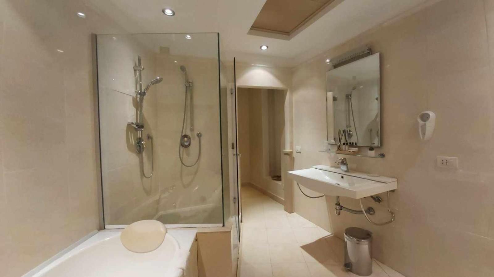 Tornabuoni La Petite Apartahotel 4*