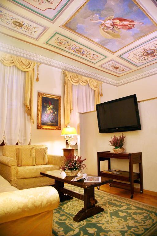 Tornabuoni La Petite Florencia