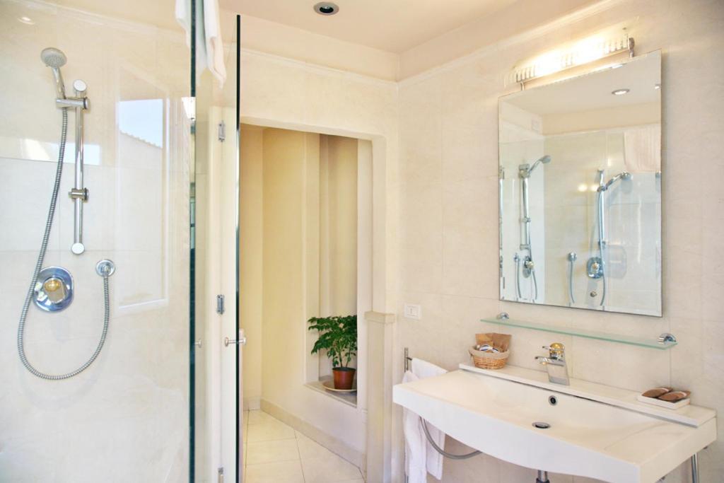 Tornabuoni La Petite Apartahotel 4*